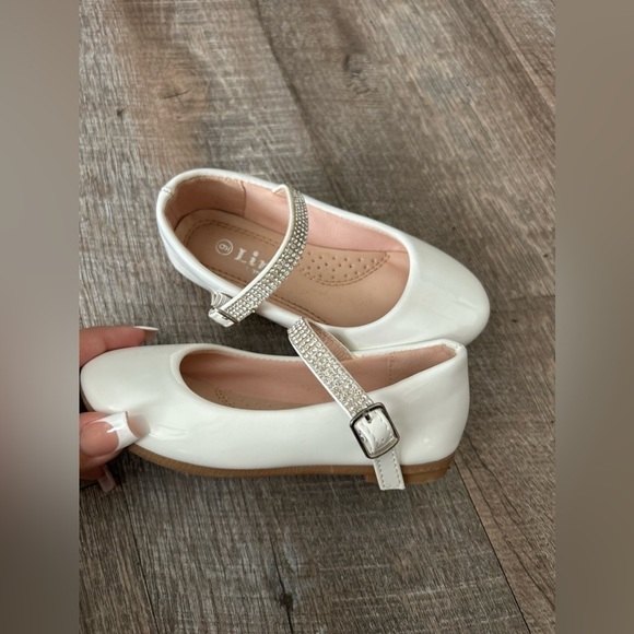 Link Toddler White Shoes Size 9 - Picture 6 of 8